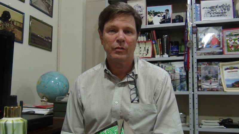 Robert Myens - Professor americano